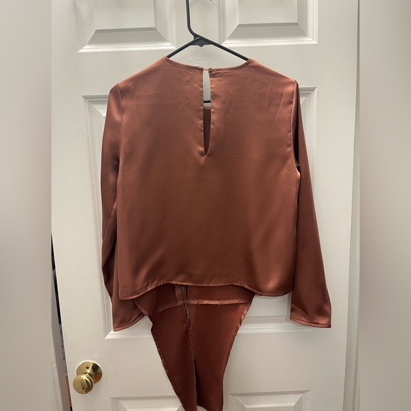 Eliane Rose Satin Long Sleeve Tie Waist Top - Picture 4 of 7